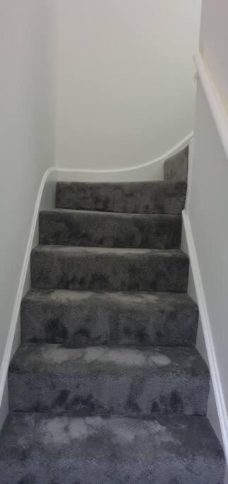 Exquisite And Modern 2 Bed Maisonette Harmondsworth Exterior foto