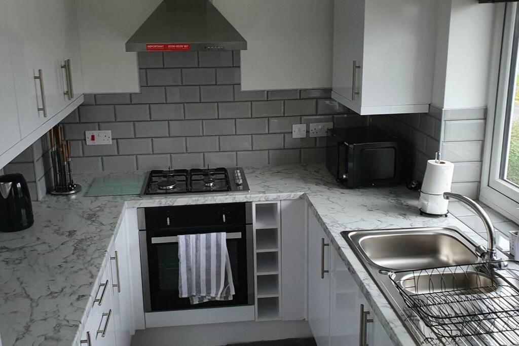Exquisite And Modern 2 Bed Maisonette Harmondsworth Exterior foto