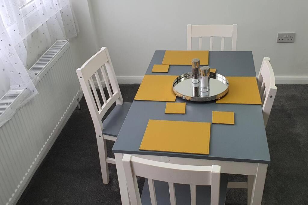 Exquisite And Modern 2 Bed Maisonette Harmondsworth Exterior foto