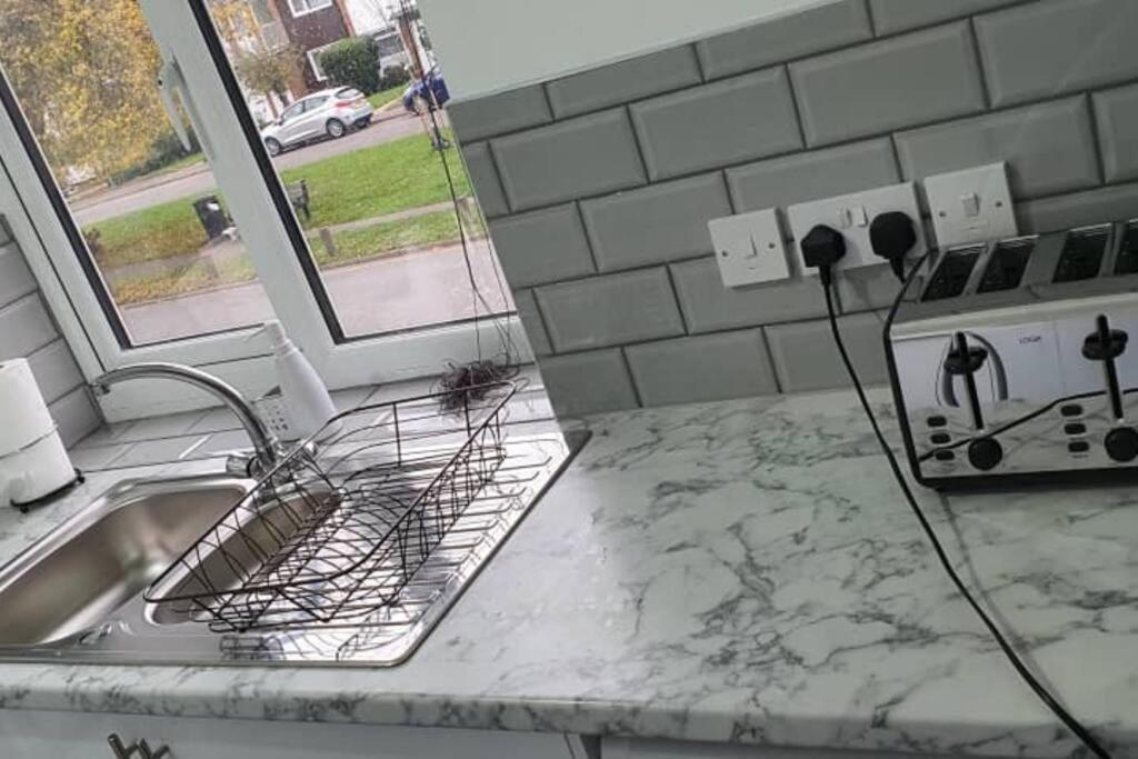 Exquisite And Modern 2 Bed Maisonette Harmondsworth Exterior foto