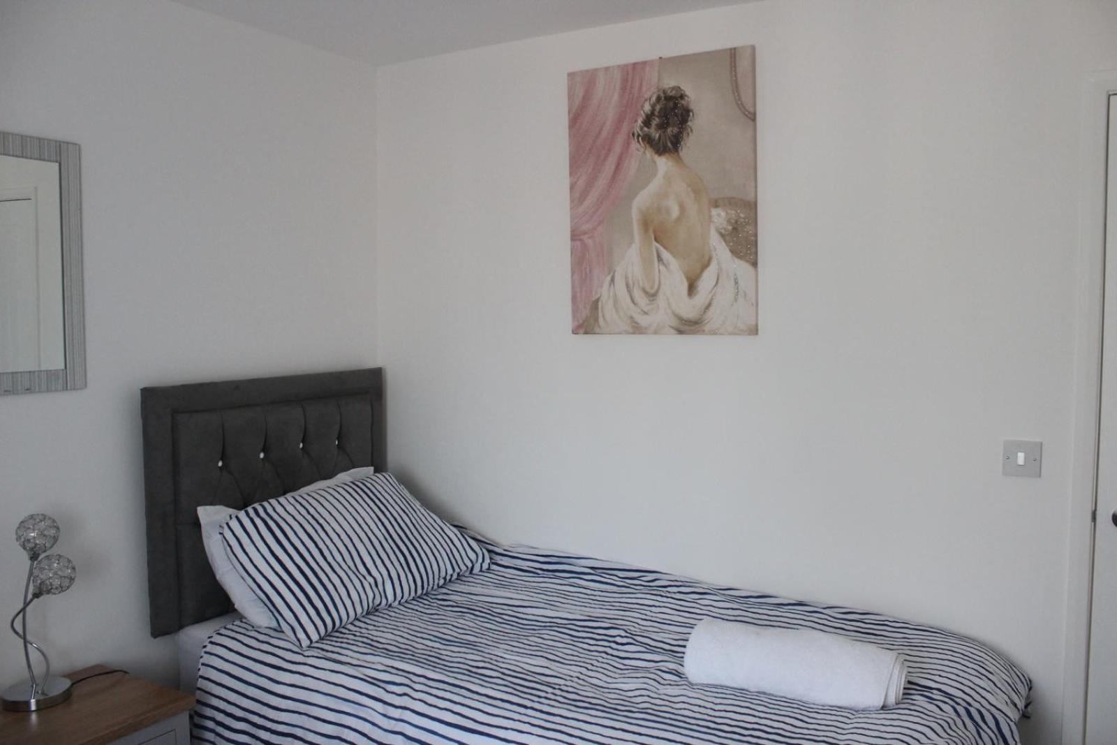Exquisite And Modern 2 Bed Maisonette Harmondsworth Exterior foto